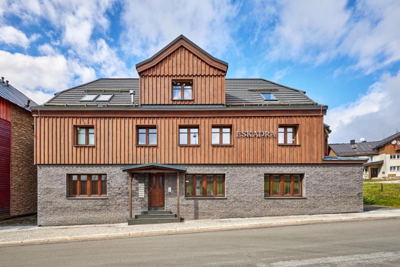 Apartment Eskadra Horni Mala Upa Exterior photo